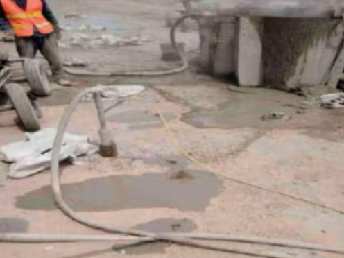 凤凰镇水泥混凝土路面板底注浆技术 路面脱空注浆整治方案